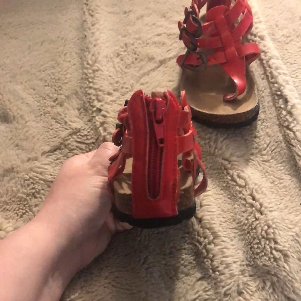 🔹4 for $30 Girls Coco Sandals, size 7